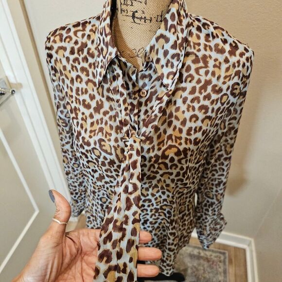 BCBG Women's Animal Print Long Sleeve Chiffon Button Down Blouse Size M - Picture 8 of 10